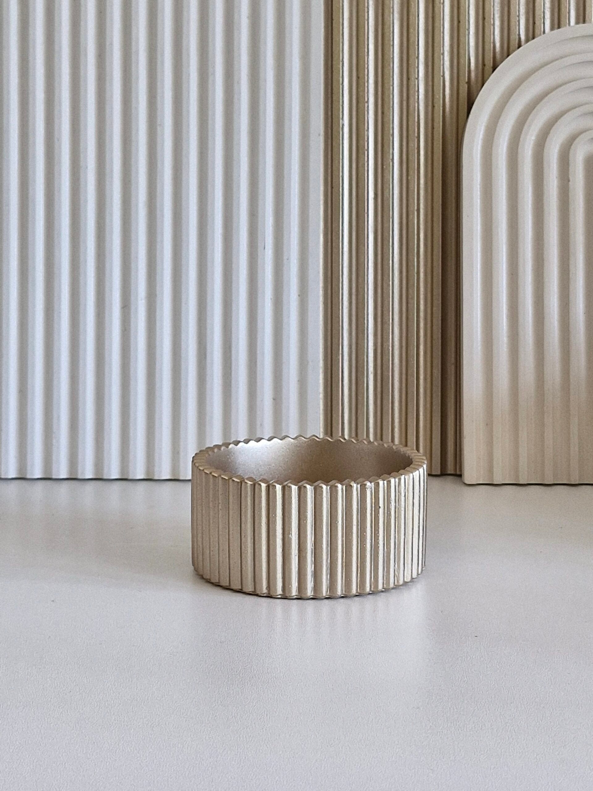 Ribbed Short Pot , without Lid