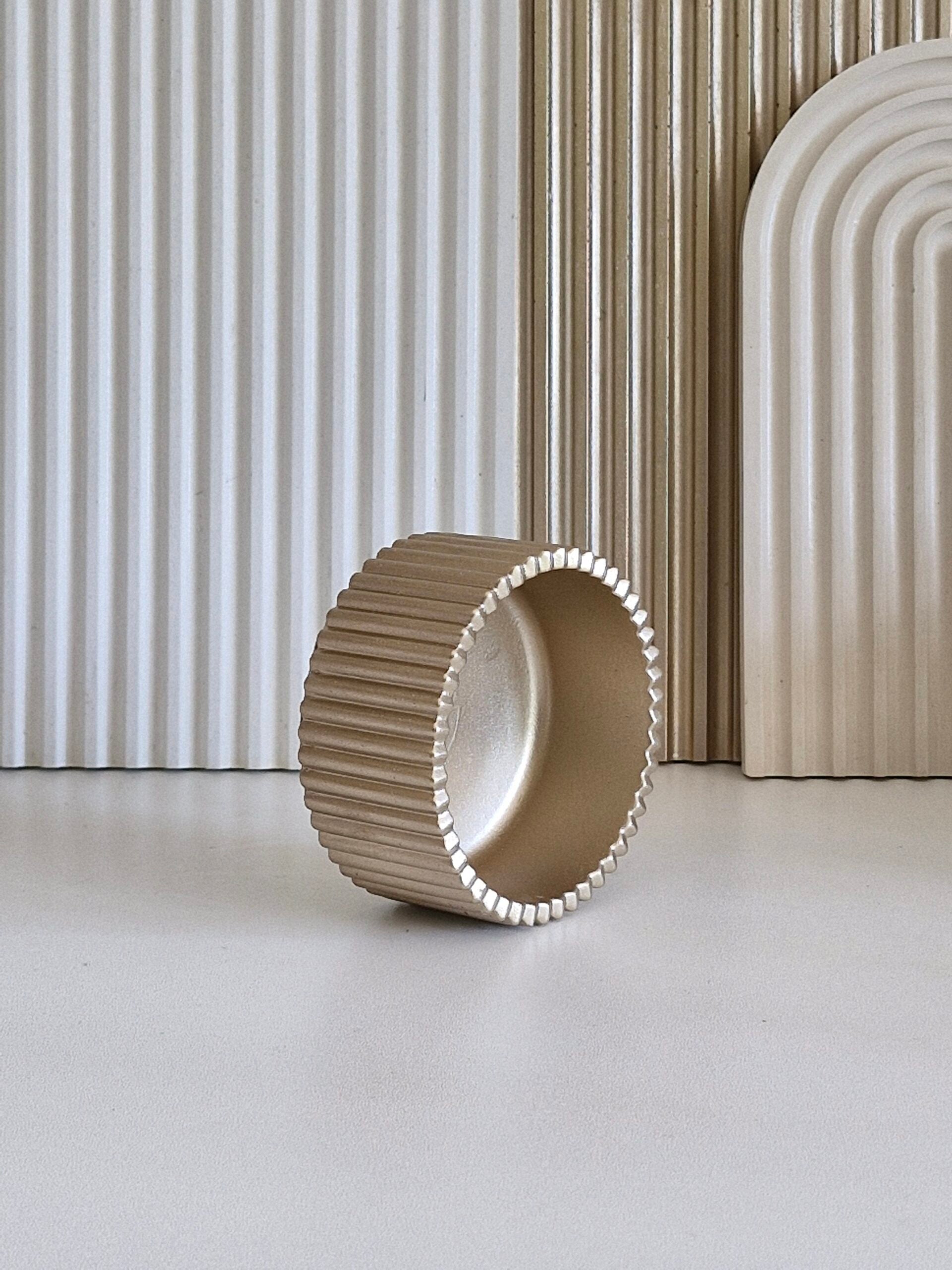Ribbed Short Pot , without Lid
