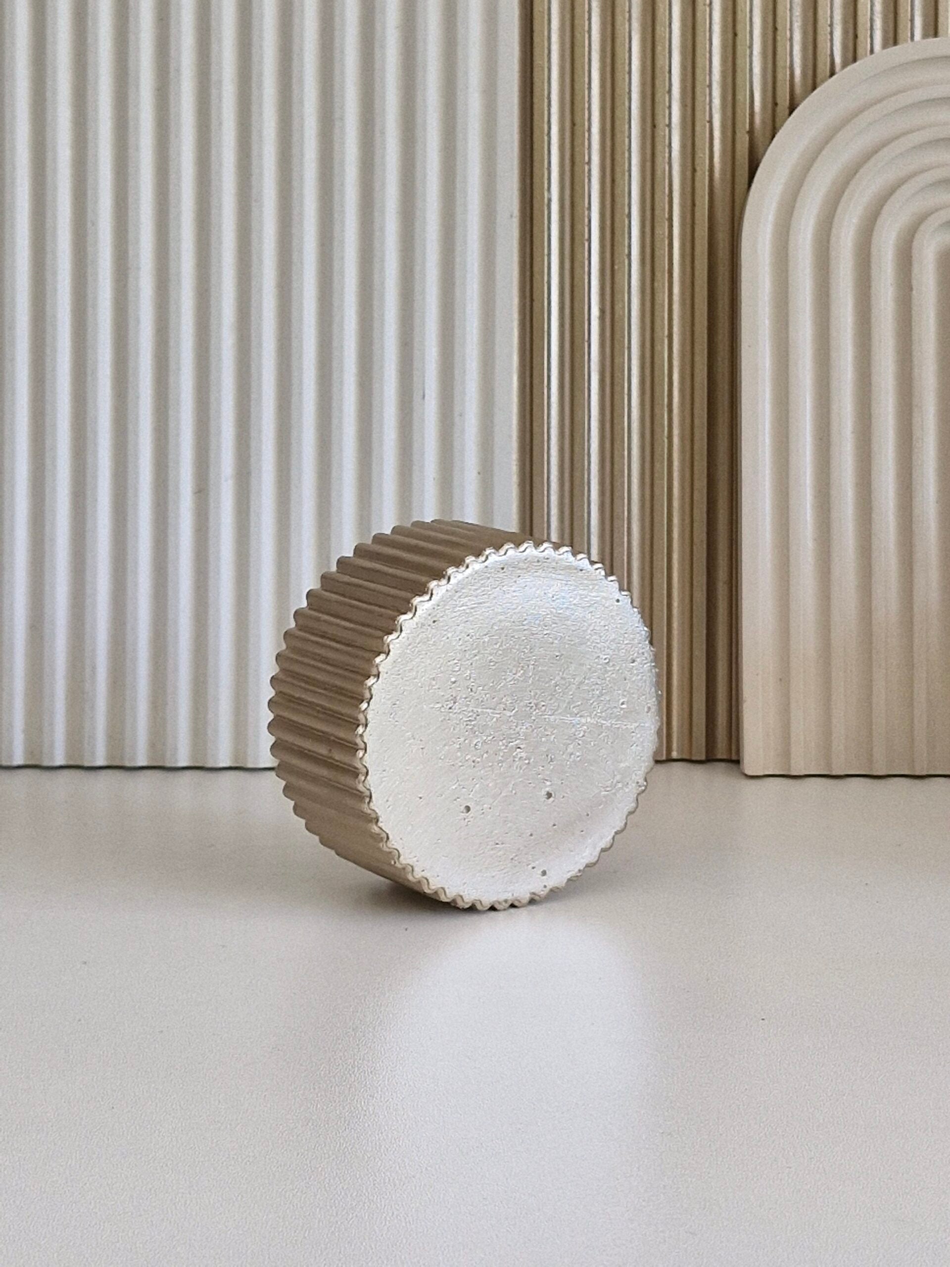 Ribbed Short Pot , without Lid