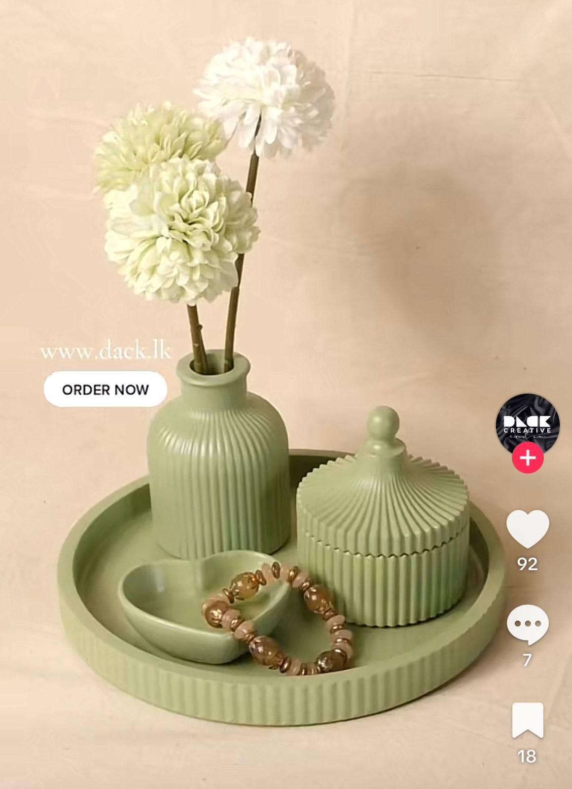 Jewellery Corner in Avacado green